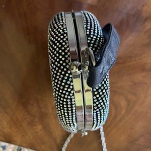 EUC GIANNI BINI RHINESTONE EVENING WRISTLET/SILVER CHAIN HANDBAG